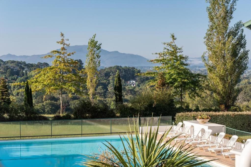 Apartament T1 Bis Avec Piscine Vue Golf Et Montagnes Arcangues Zewnętrze zdjęcie
