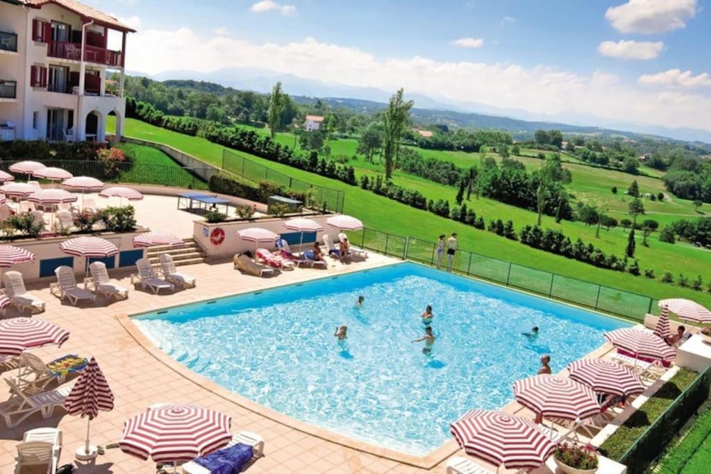 Apartament T1 Bis Avec Piscine Vue Golf Et Montagnes Arcangues Zewnętrze zdjęcie